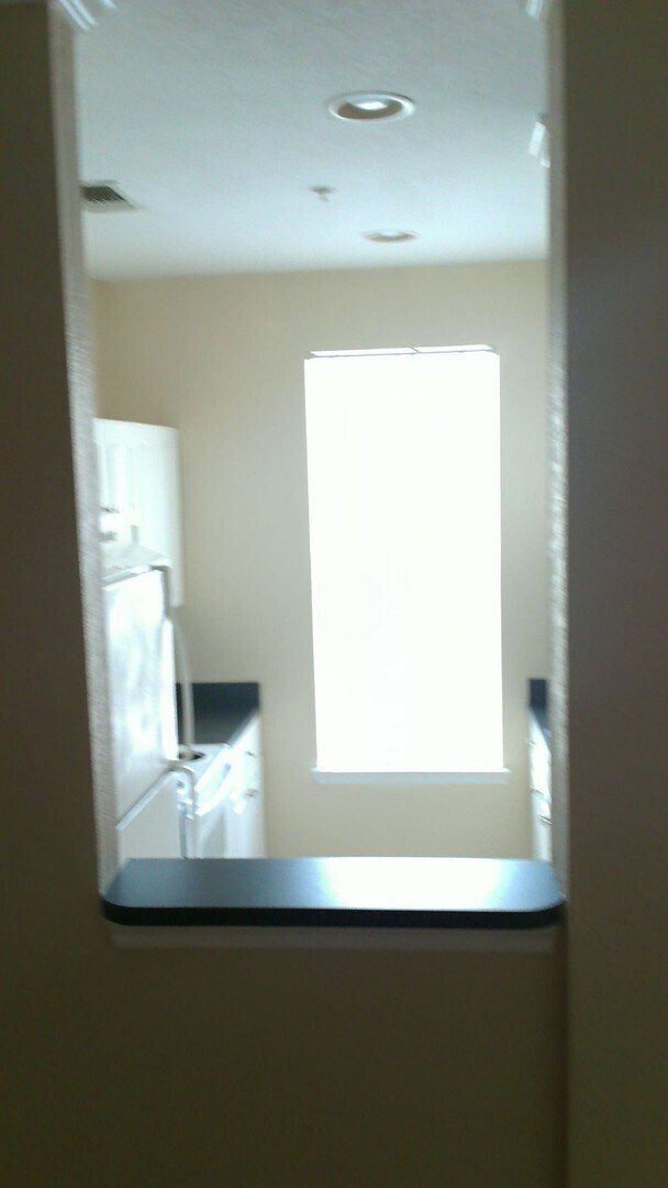 Building Photo - Beautiful large studio unit updated flooring, balcony with a pool view!