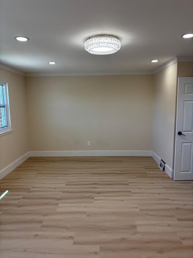 Building Photo - 12406 Dunks Ferry Rd