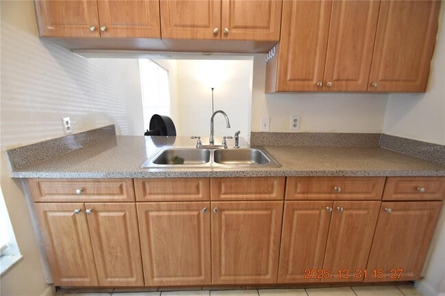 Building Photo - 6618 N Church Ave