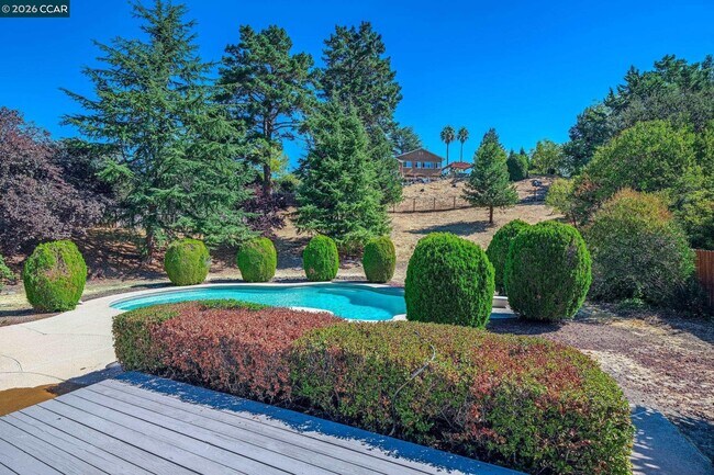 Building Photo - 340 Borica Dr
