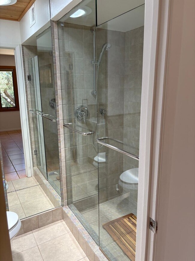 Building Photo - Unfurnished, 6 month minimum rental