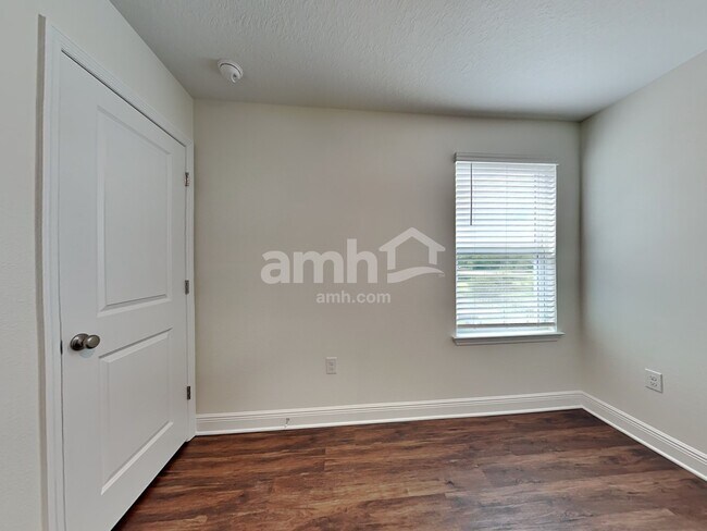 Building Photo - 27264 St Andrews Ave