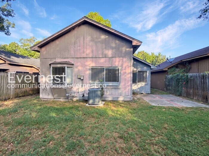 Building Photo - 8602 Laurel Trails Dr