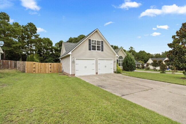 Building Photo - Purple Door Home in Raeford