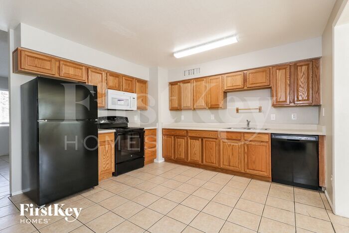 Building Photo - 8761 W Ironwood Dr
