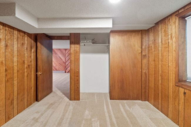 Building Photo - 505 W Ivanhoe Rd