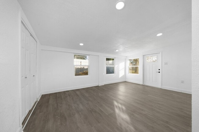 Building Photo - Completely Renovated 4/2 Home on a Corner Lot in the SODO Area of Orlando