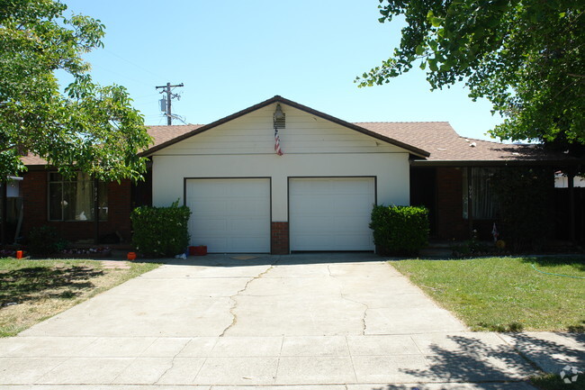 Primary Photo - 992-994 Zarick Dr