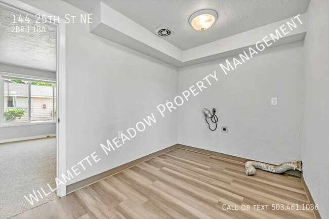 Building Photo - Beautifully Updated 2-Bedroom Apartment in...