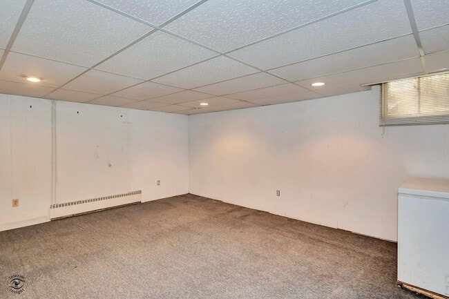 Building Photo - 1096 S Wildwood Ave
