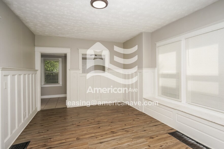 Building Photo - 515 W Whitney Ave