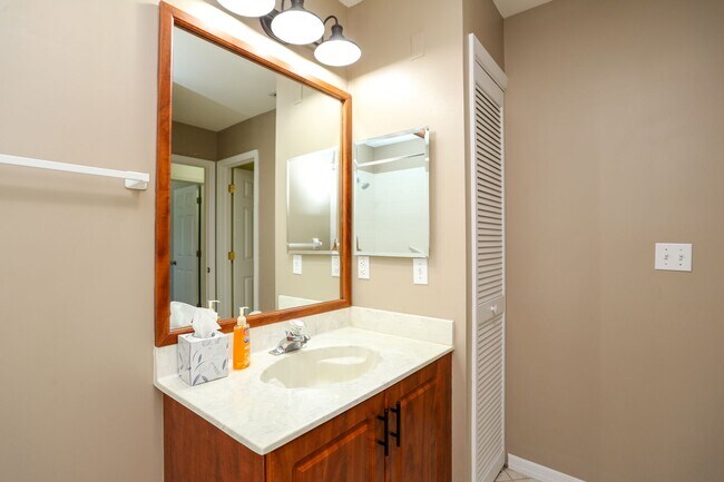 Building Photo - ** LELY COUNTRY CLUB UNFURNISHED 3 BEDROOM...