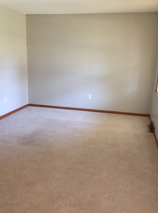 Building Photo - Evanston Estates Brick Home w/ Fenced Yard