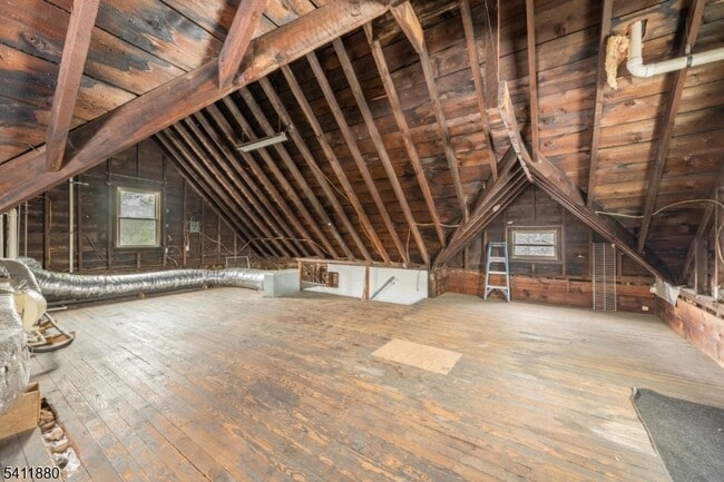 Building Photo - 302 Walnut Ave