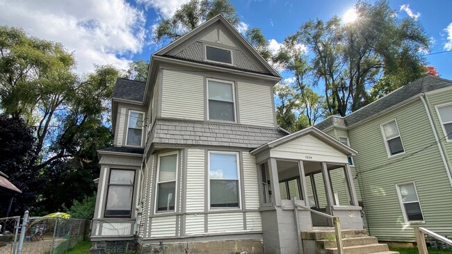 Primary Photo - 1054 Lafayette Ave SE