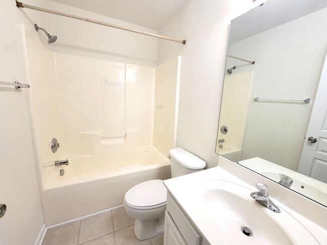 Building Photo - End Unit Townhome in Callonwood, Matthews! Near I-485 ***First month free with a 13-month lease***