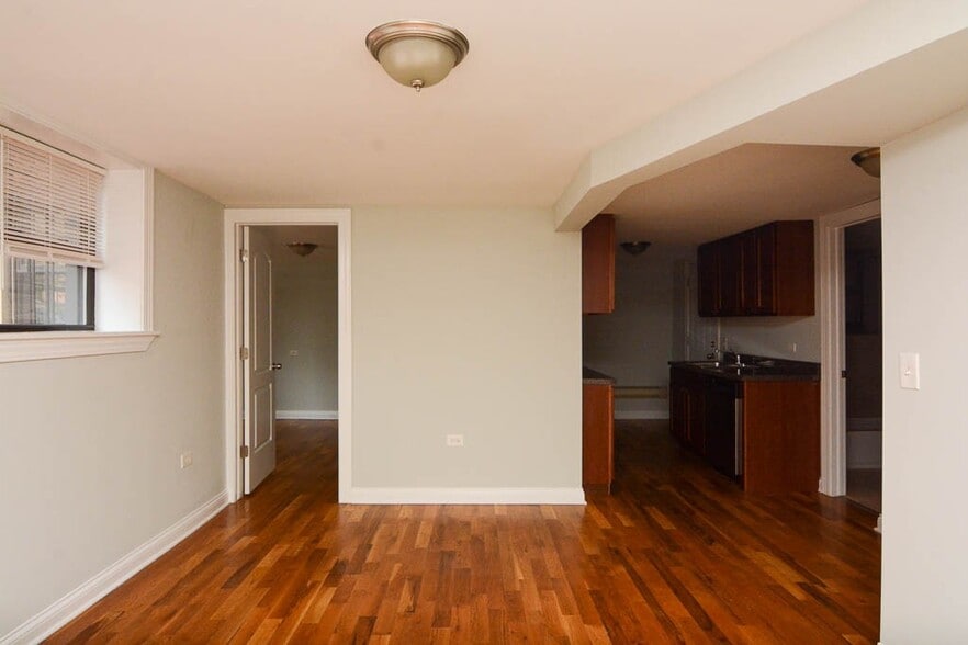 Building Photo - 4242 N Wolcott Ave