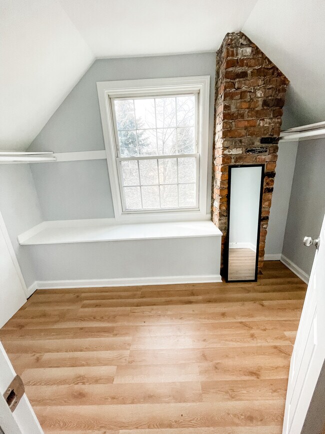 Building Photo - 426 Hillcrest Ave