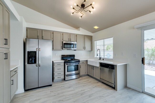 Building Photo - Fully upgraded 3 bedroom house on large lo...