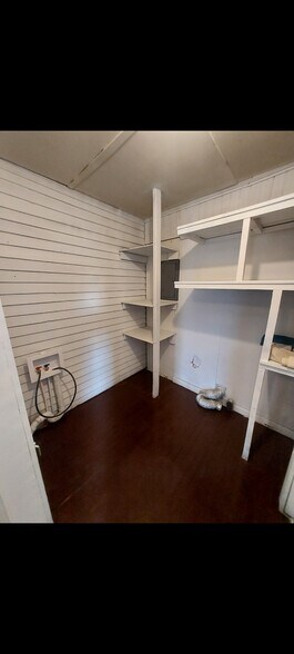 Building Photo - 216 Wilson Ave