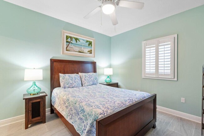 Building Photo - 365 E Beach Blvd