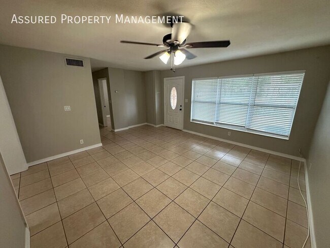 Building Photo - 220 Wilshire Dr