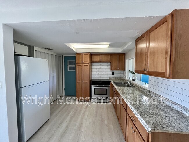 Building Photo - 3907 Luma Dr