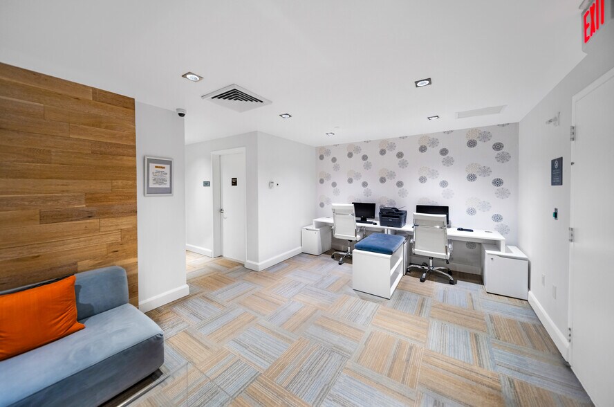 Building Photo - 951 Brickell Ave