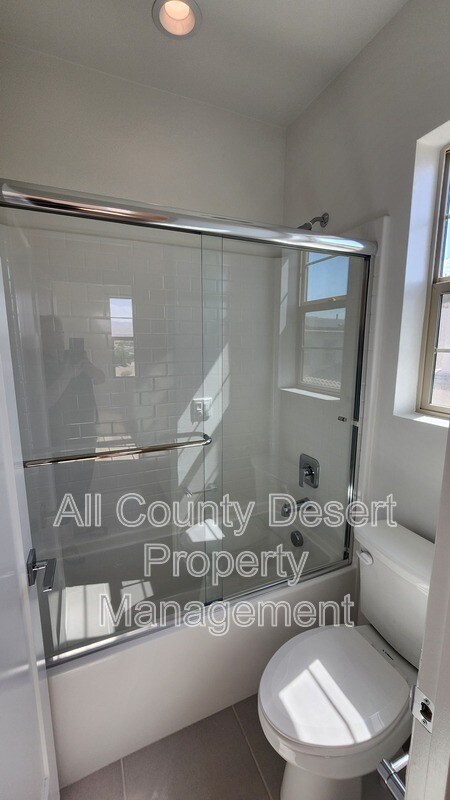 Building Photo - 35944 Randall Ln