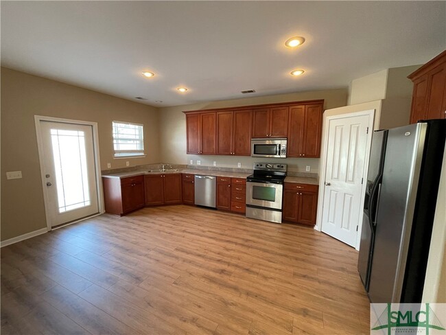 Building Photo - 225 Summer Hill Ct