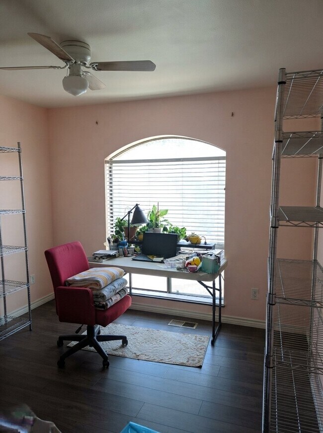 Building Photo - 3211 N Shadowbrook Cir