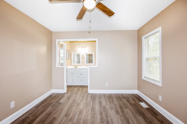 Building Photo - Ranch Style 3 bedroom 2 bathroom NEST Close to Fort Bragg!
