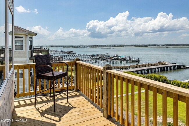Building Photo - 8632 Sound Dr