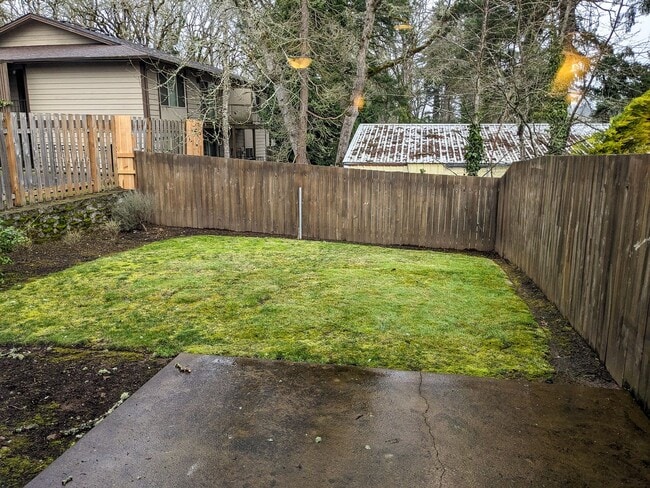 Building Photo - 407-409 Madrona Ave SE