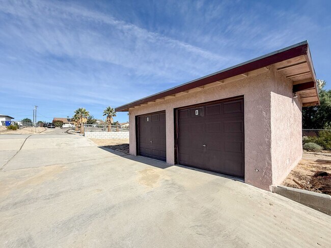 Building Photo - 73407 Sunnyvale Dr