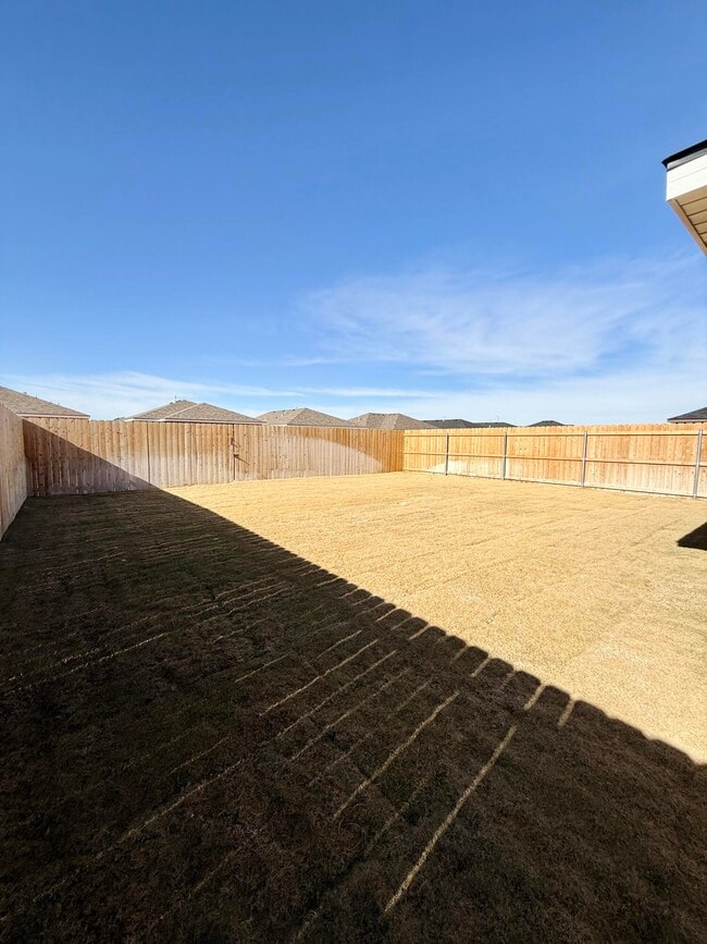 Building Photo - 1615 N Clinton Ave