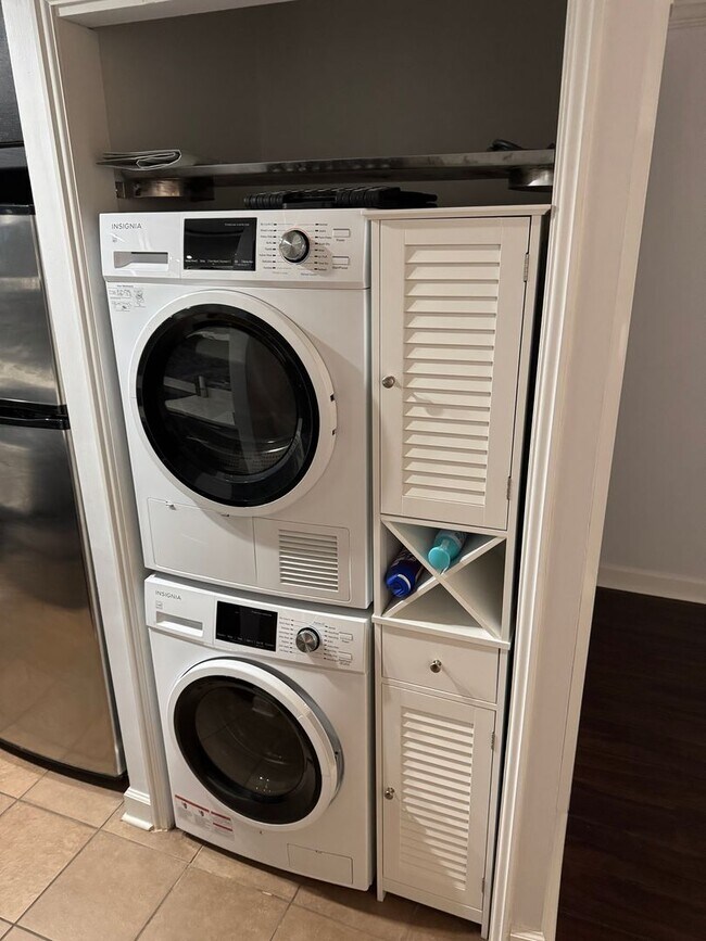 Building Photo - 2 Bed/1 Bath FULLY Furnished Condo at City Heights!