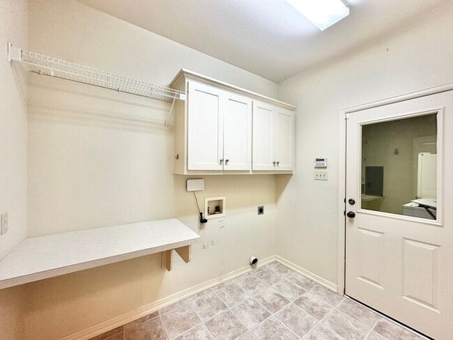 Building Photo - Coming Soon! Show Stopping Home in Flint!