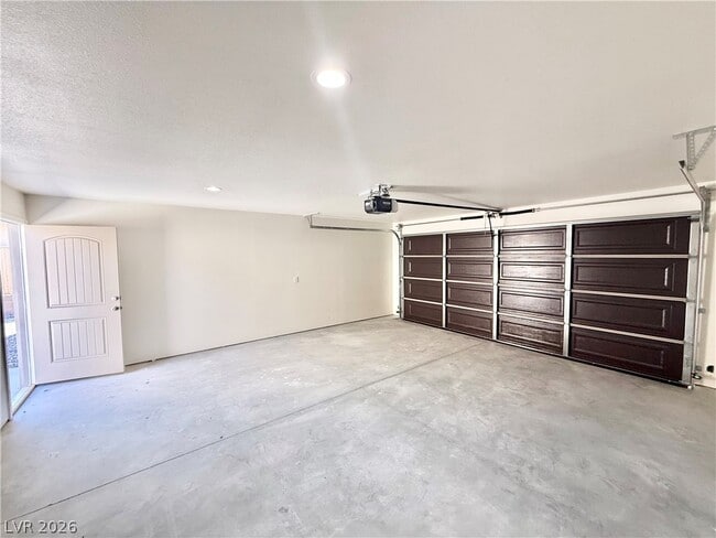 Building Photo - 1080 S Potro Ave
