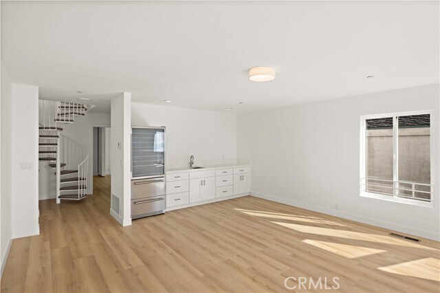 Building Photo - 1045 Gaviota Dr