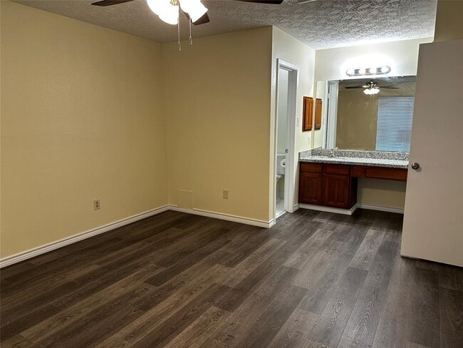 Building Photo - 13206 S Thorntree Dr