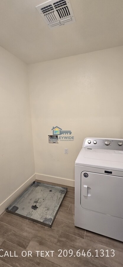 Building Photo - 2104 Ukiah Ct