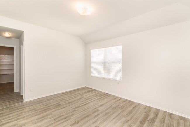 Building Photo - 24211 Paresi Ct
