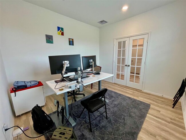 Building Photo - 31603 Rosebud Vly Ln