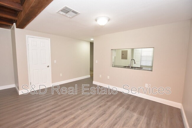 Building Photo - 2241 9th St SE