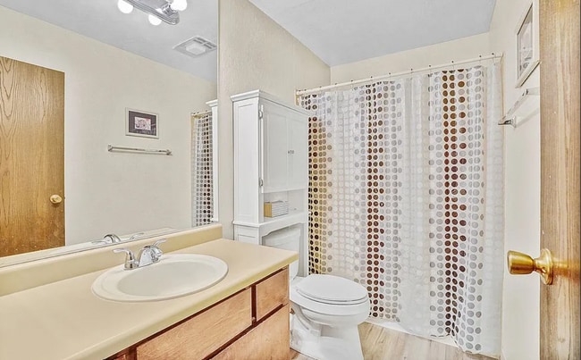 Building Photo - 1000 Beck St