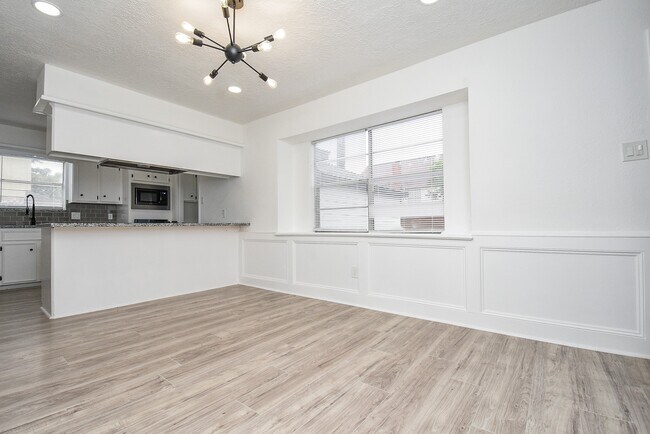 Building Photo - 15814 Winding Moss Dr