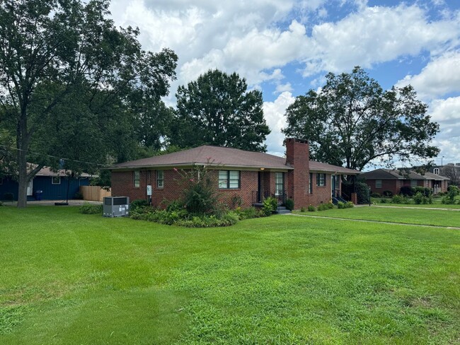 Building Photo - Spacious Home In Oxford