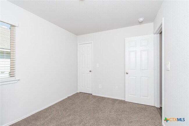Building Photo - 2353 Aylesbury Dr