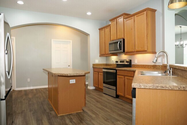 Building Photo - St. Cloud Single Story Home